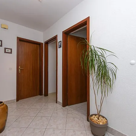 Апартаменты With Parking Space Brela, Makarska - 20223 *